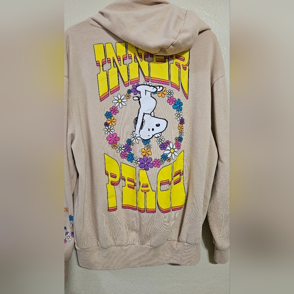 Peanuts Tan Boxy Graphic Sweatshirt - Picture 13 of 14